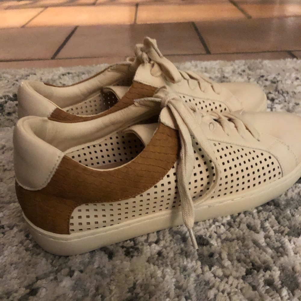 NWOT women’s sneakers from Bohme in 10